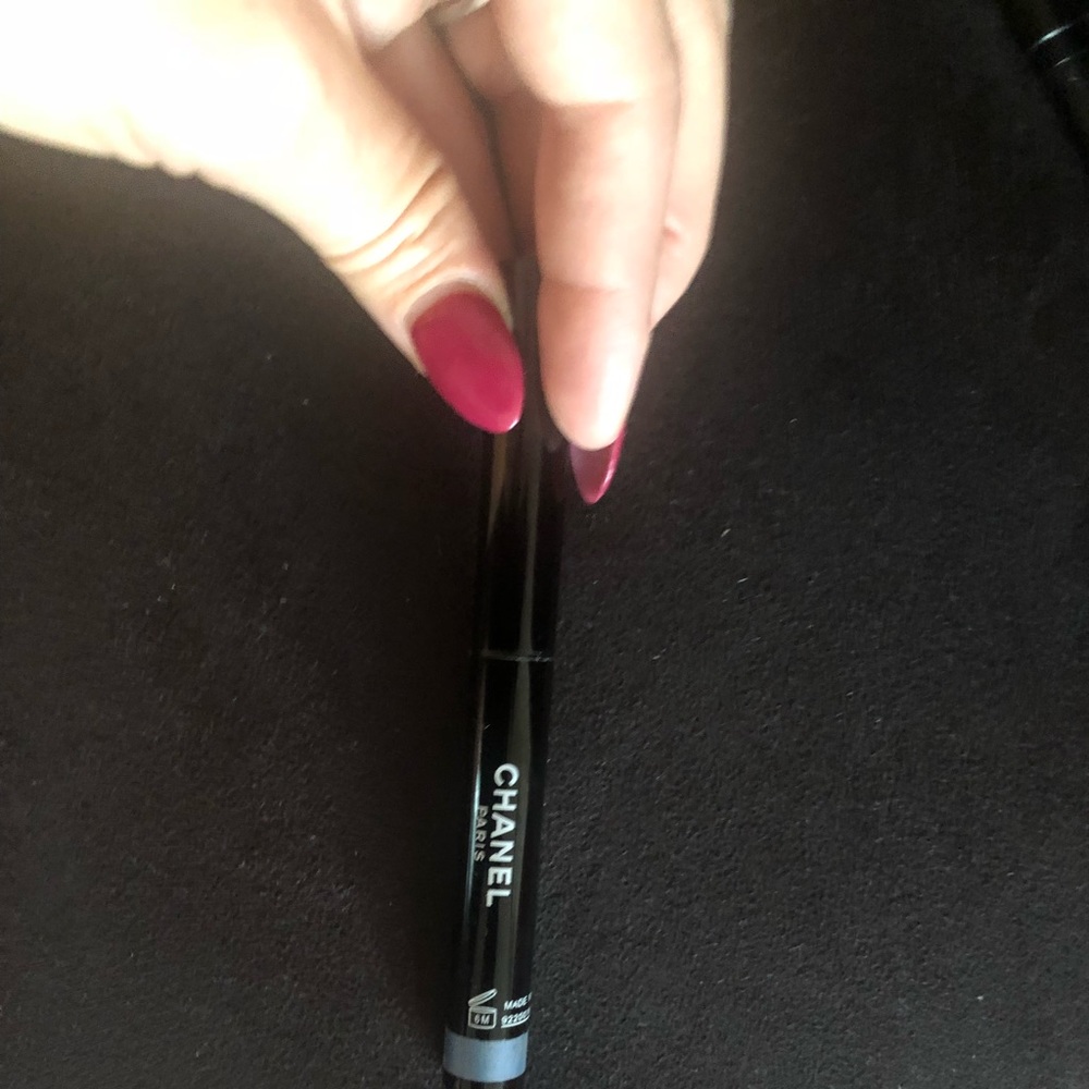 Channel eyeshadow highlighter  ombré blue.